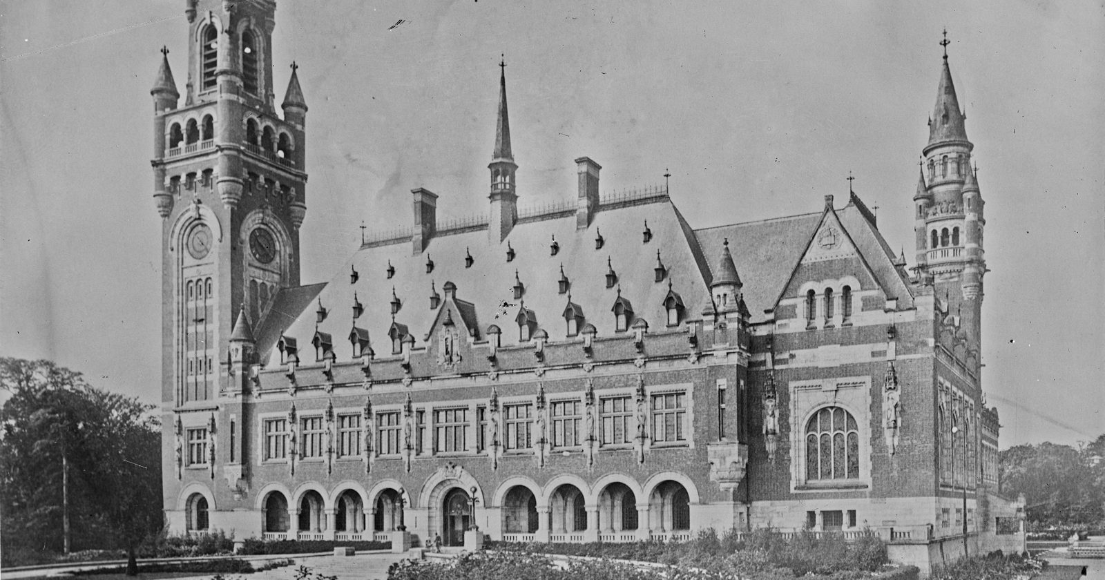 Pałac Pokoju w Hadze — siedziba Międzynarodowego Trybunału Sprawiedliwości.